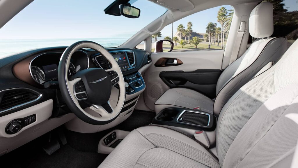 Chrysler-Pacifica-Int-2